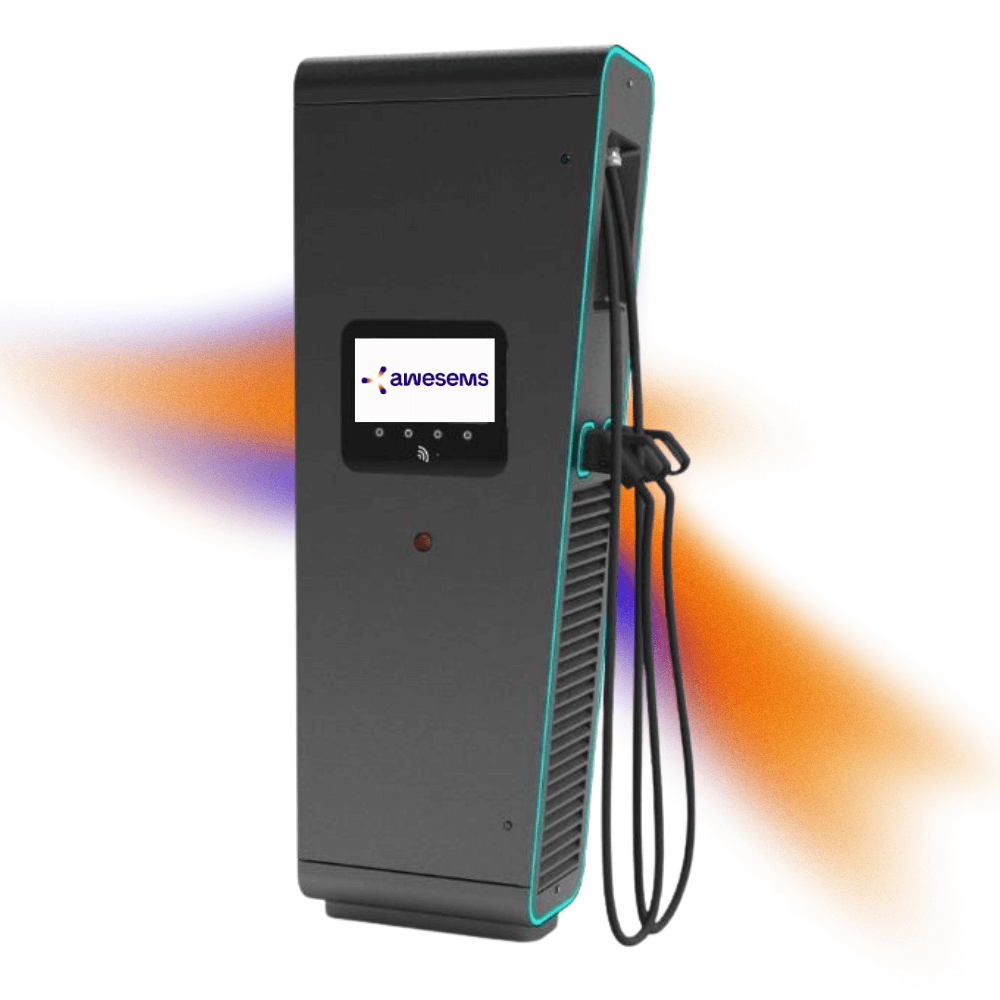 De krachtige snellader HyperCharger. Het is een zwart model met een groen randje,